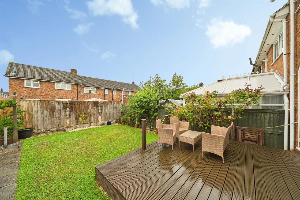 Big Meadow Road, WIRRAL, photo 9