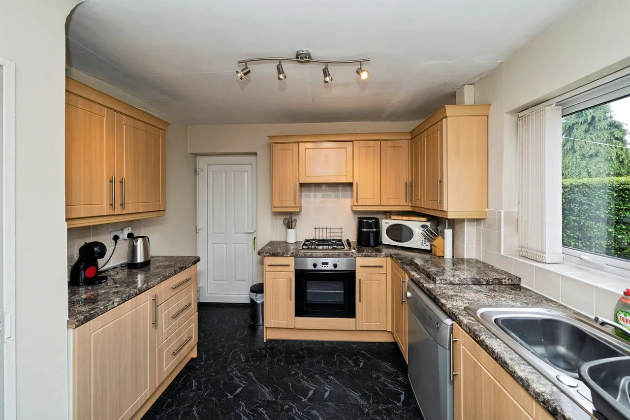 Big Meadow Road, WIRRAL, photo 7