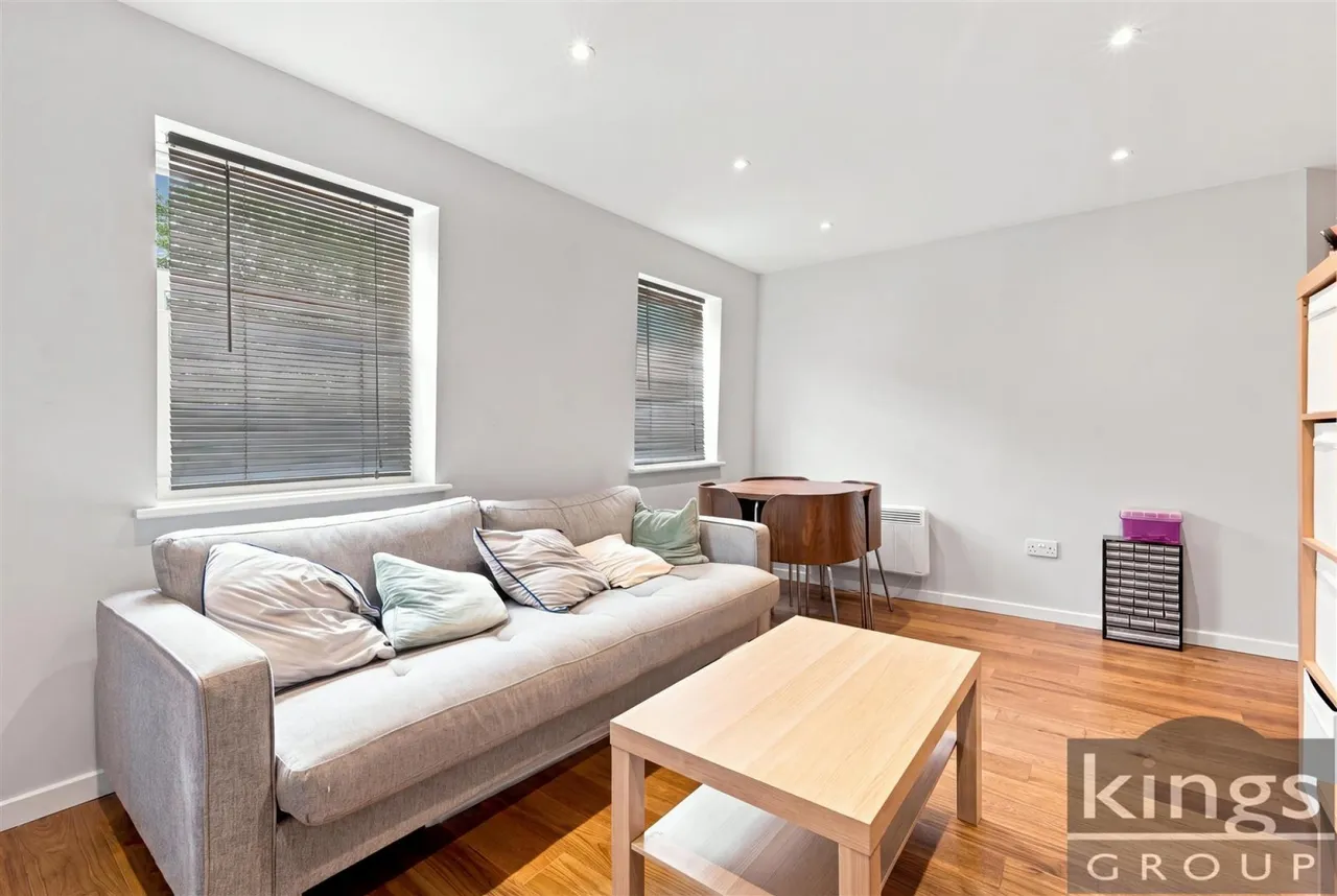 Silver Street, Enfield, photo 4