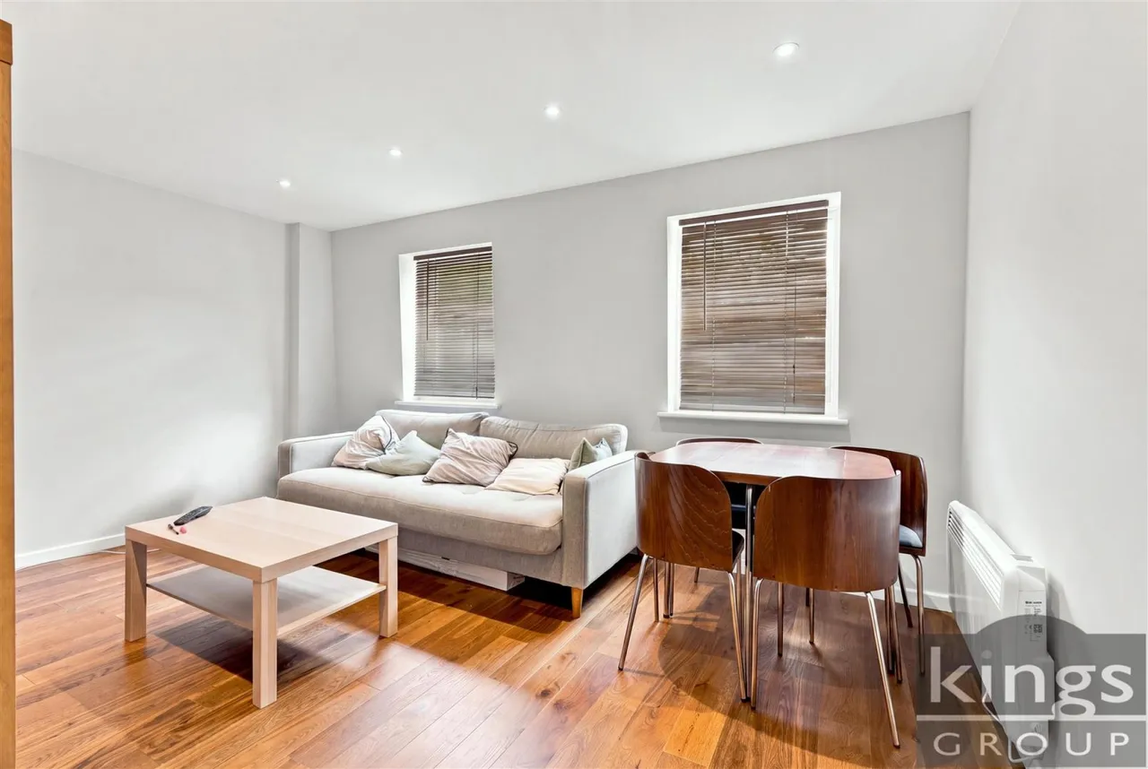 Silver Street, Enfield, photo 2