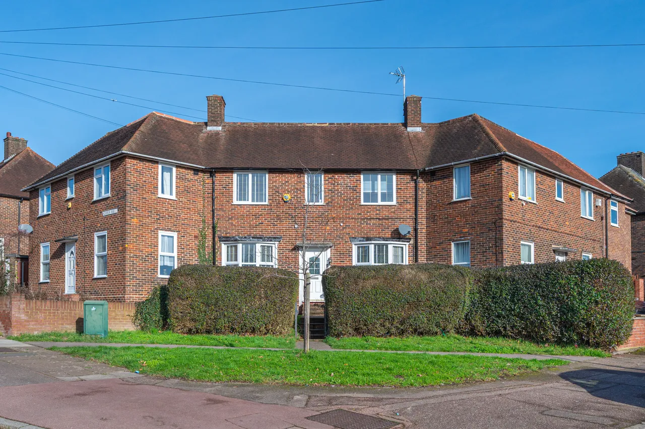 3 bed house for sale — 7 Carnbrook Road, London