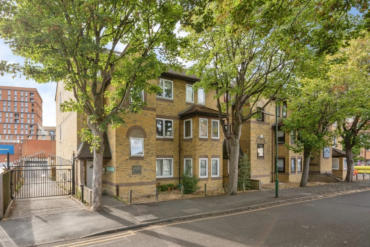 2 bed flat for sale, Lewis Road, Sutton, SM1