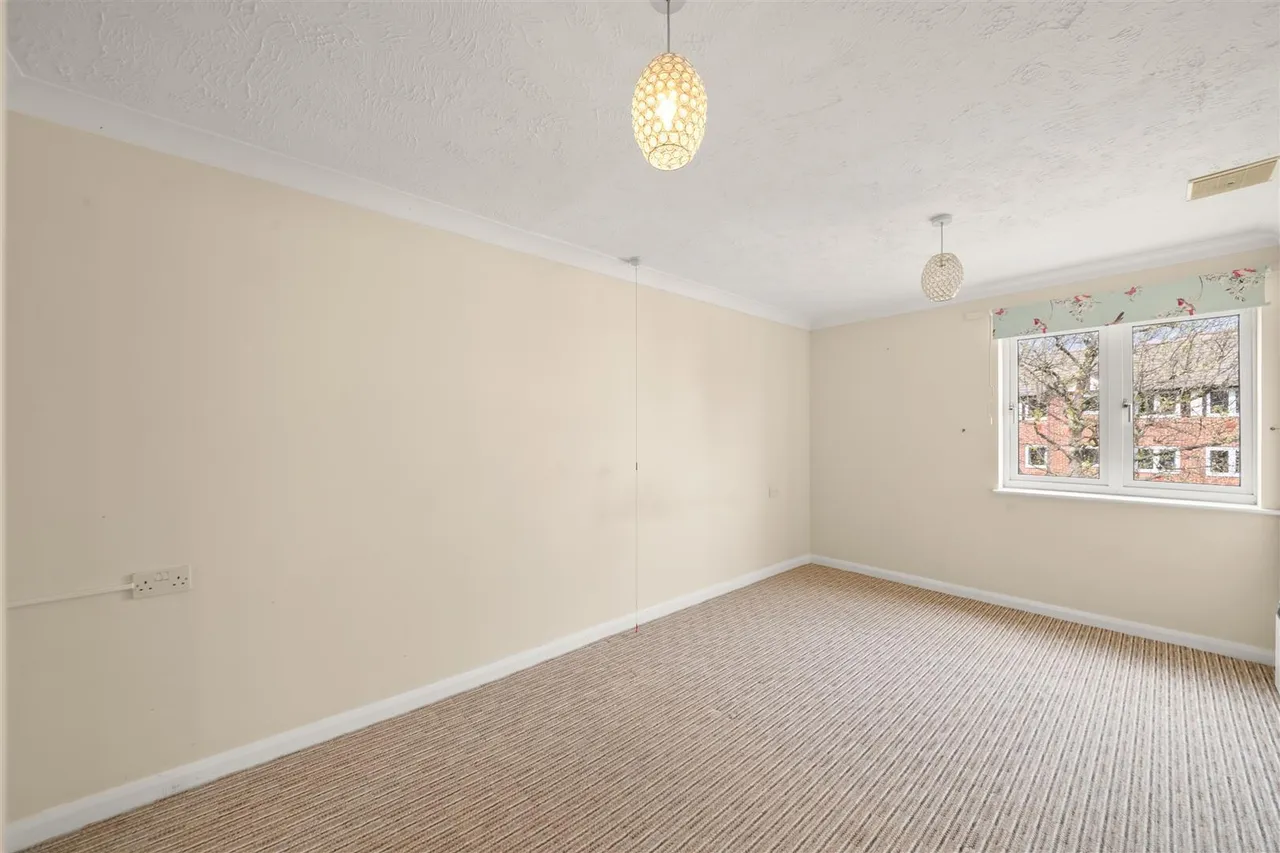 Wood Lane, Ruislip, photo 4