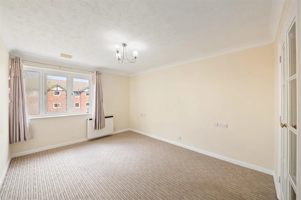 Wood Lane, Ruislip, photo 3