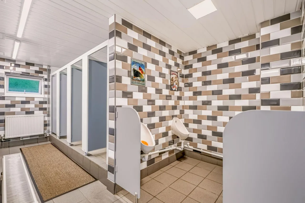 Caravan Park with 3-bedroom owners Bungalow, Llangadog, SA19, photo 31