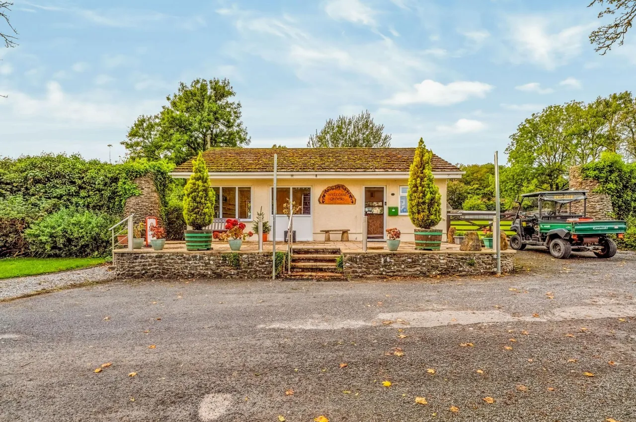 Caravan Park with 3-bedroom owners Bungalow, Llangadog, SA19, photo 7