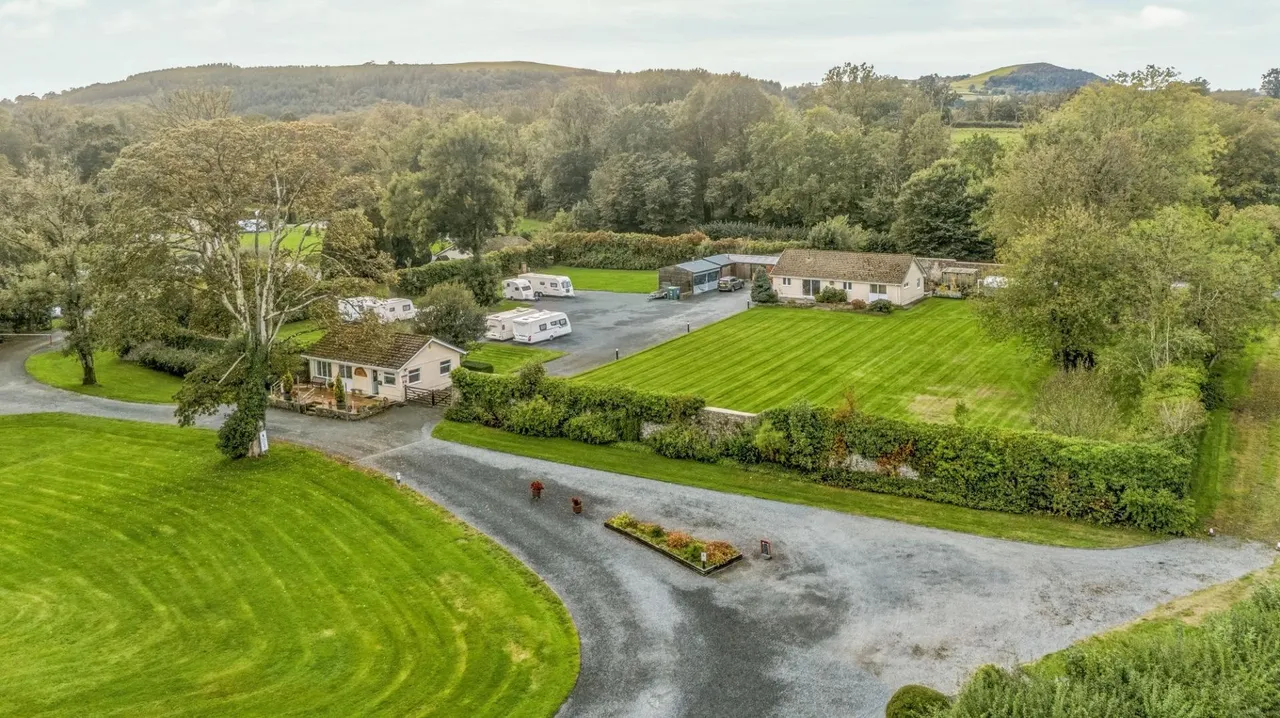Caravan Park with 3-bedroom owners Bungalow, Llangadog, SA19, photo 19