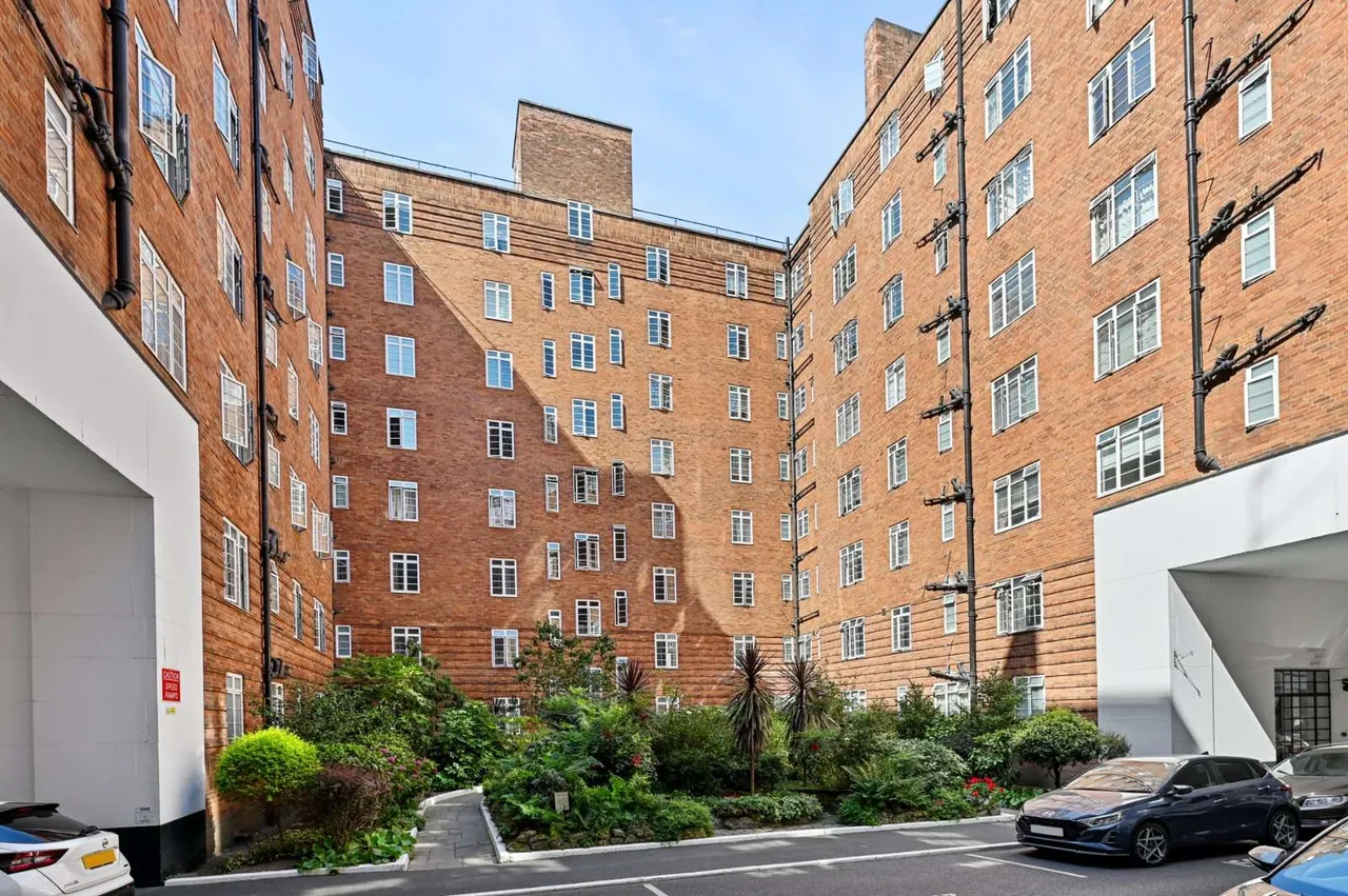 4 bed flat for sale, Hammersmith Road, London, W6