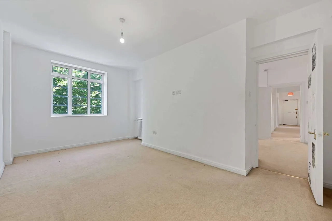 Hammersmith Road, London, W6, photo 12