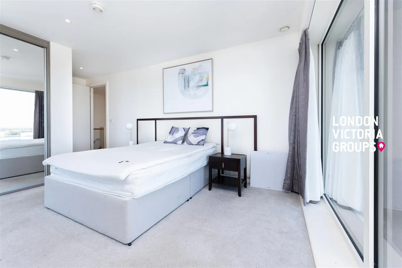 Duke of Wellington Avenue, London, photo 7