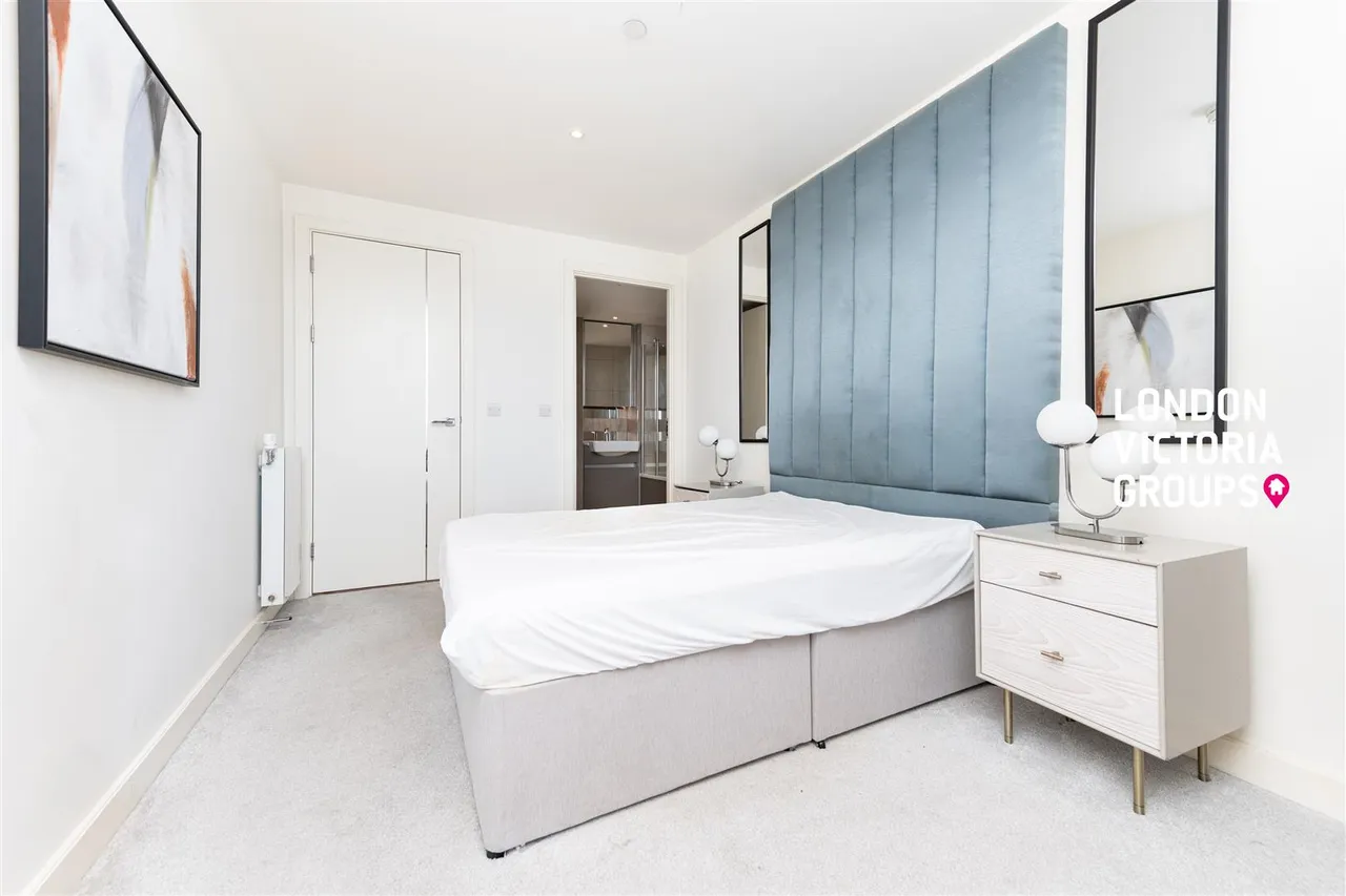 Duke of Wellington Avenue, London, photo 10