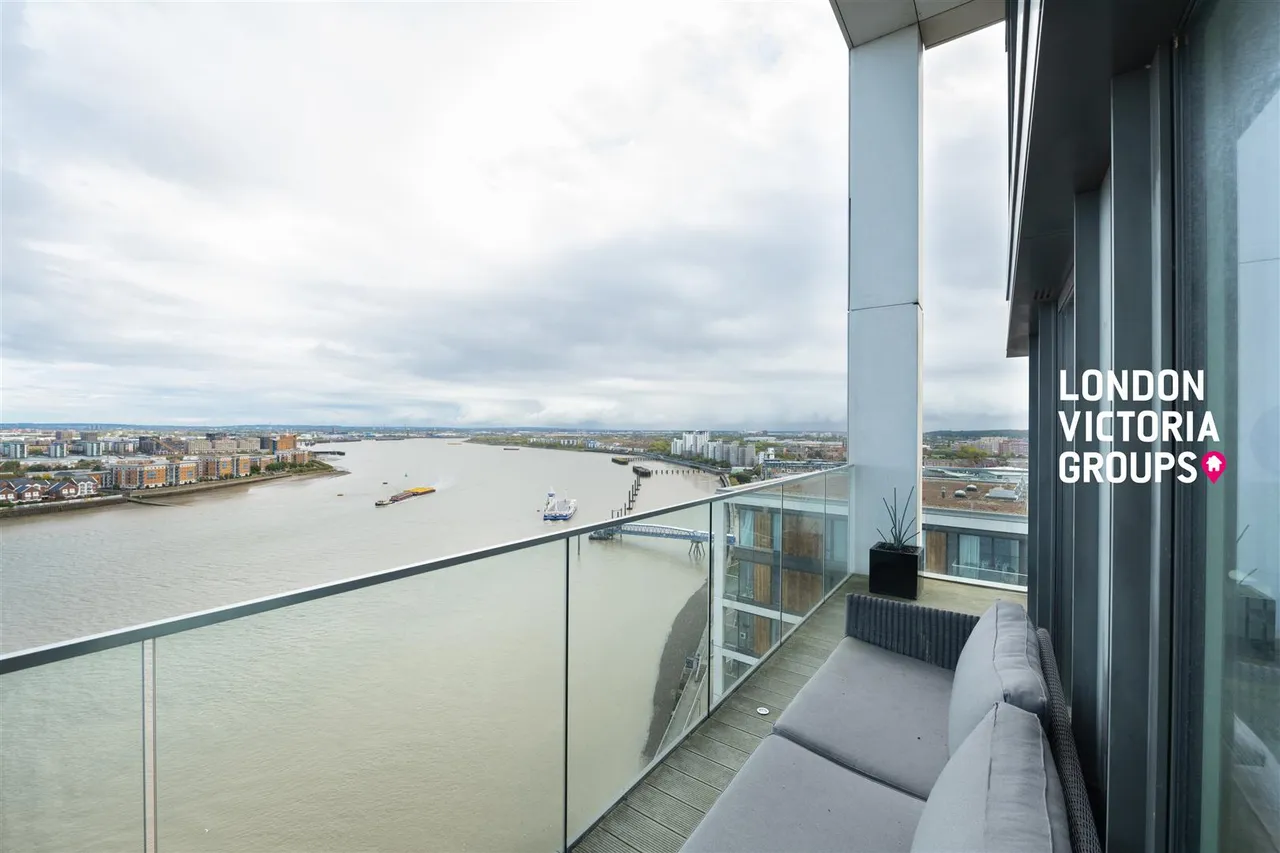 Duke of Wellington Avenue, London, photo 16