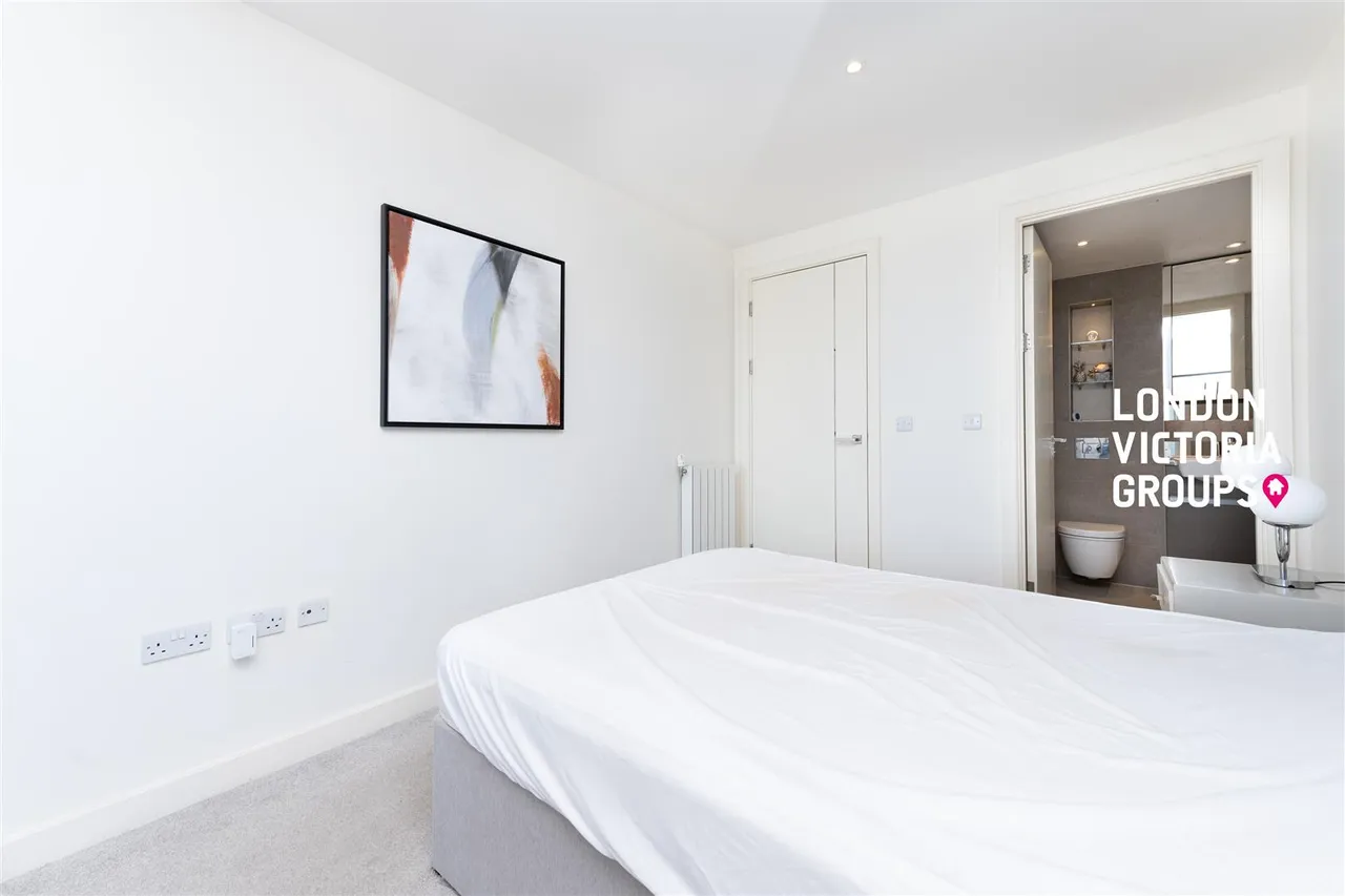 Duke of Wellington Avenue, London, photo 12