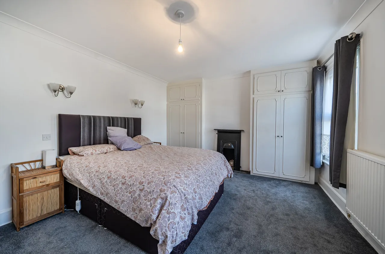 Bedford Avenue, Frimley Green, Camberley, Surrey, GU16 6HS, photo 5