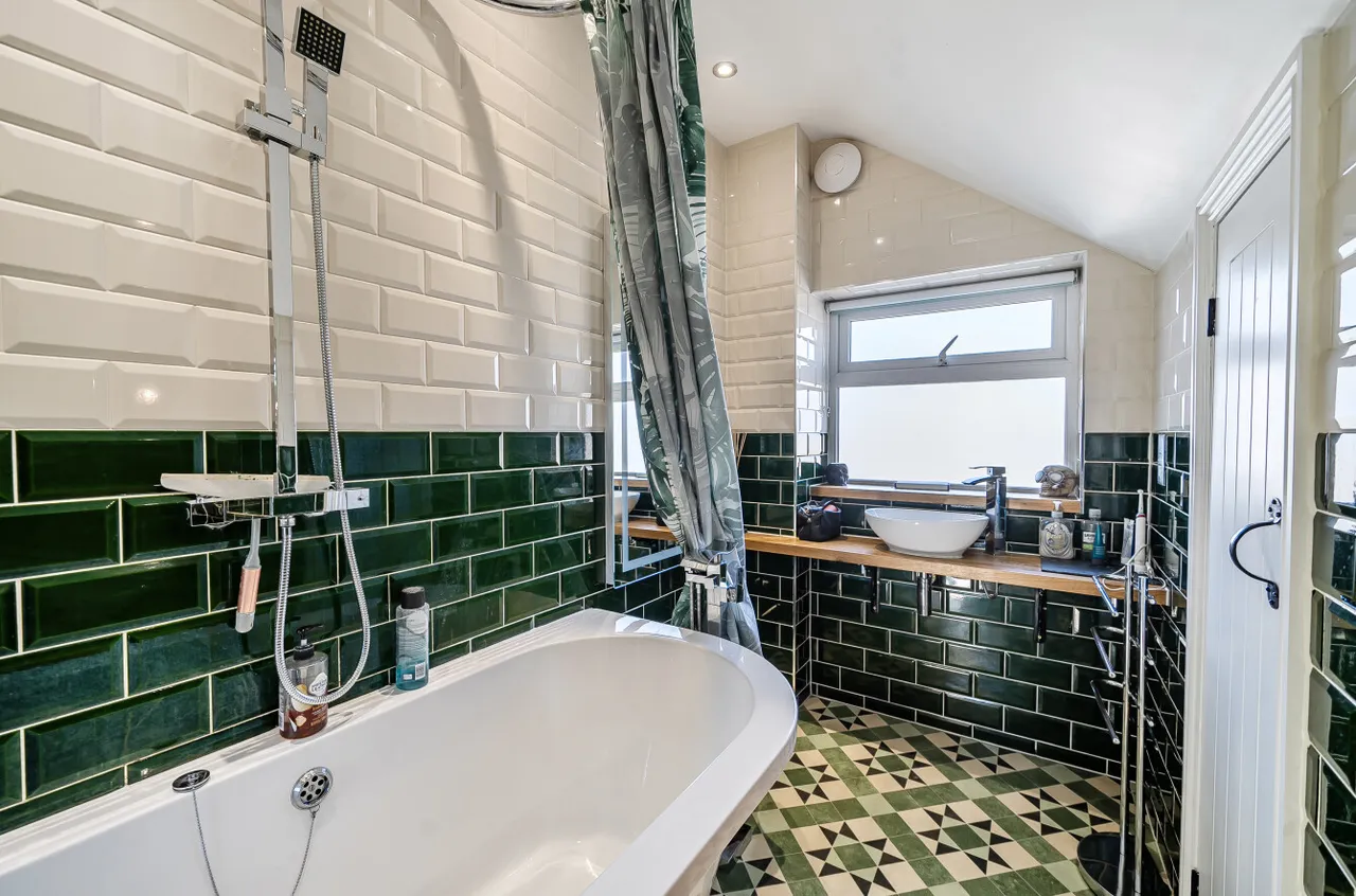 Bedford Avenue, Frimley Green, Camberley, Surrey, GU16 6HS, photo 11