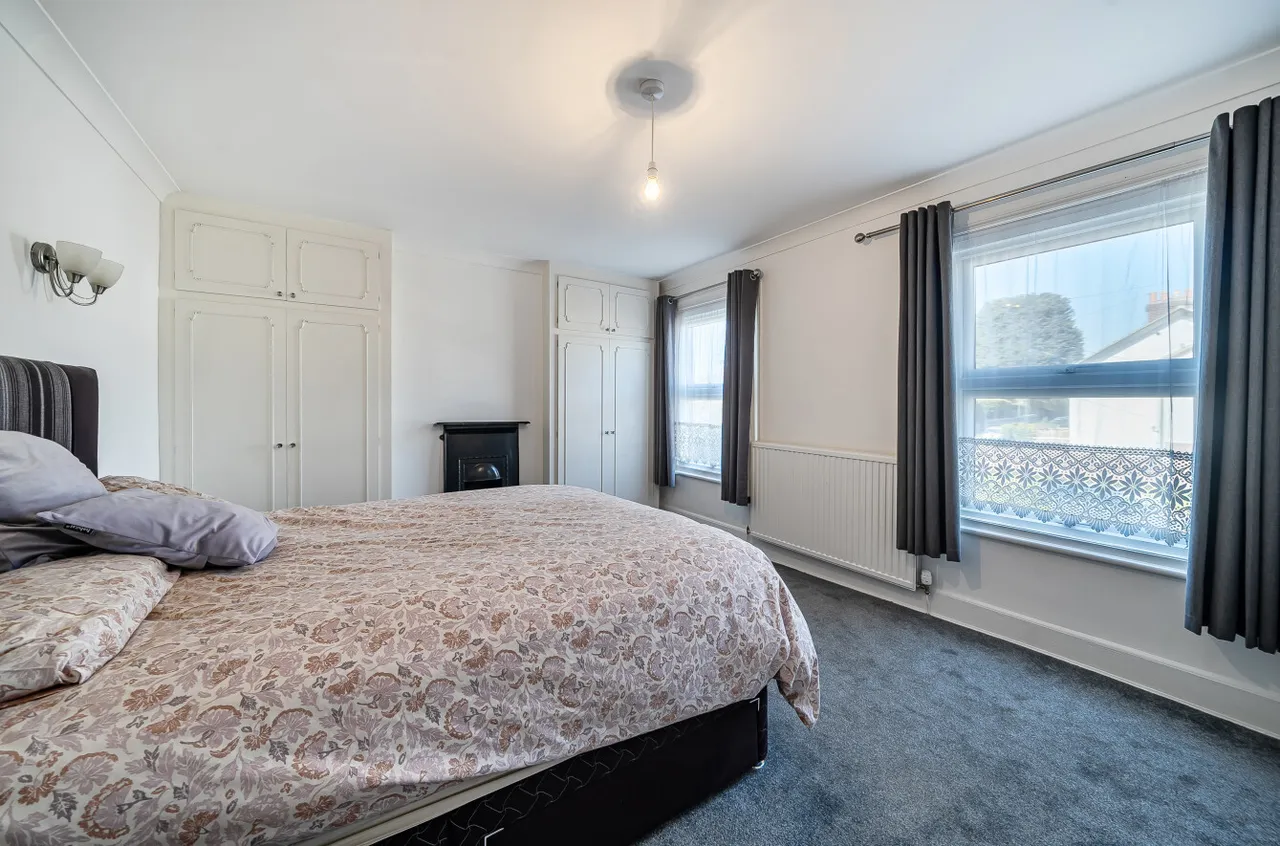 Bedford Avenue, Frimley Green, Camberley, Surrey, GU16 6HS, photo 6