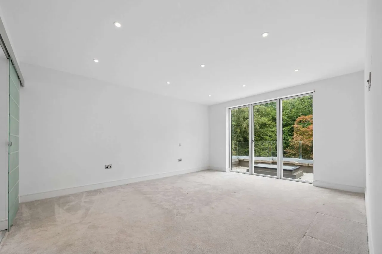 Blueberry Road, Bowdon, WA14, photo 16