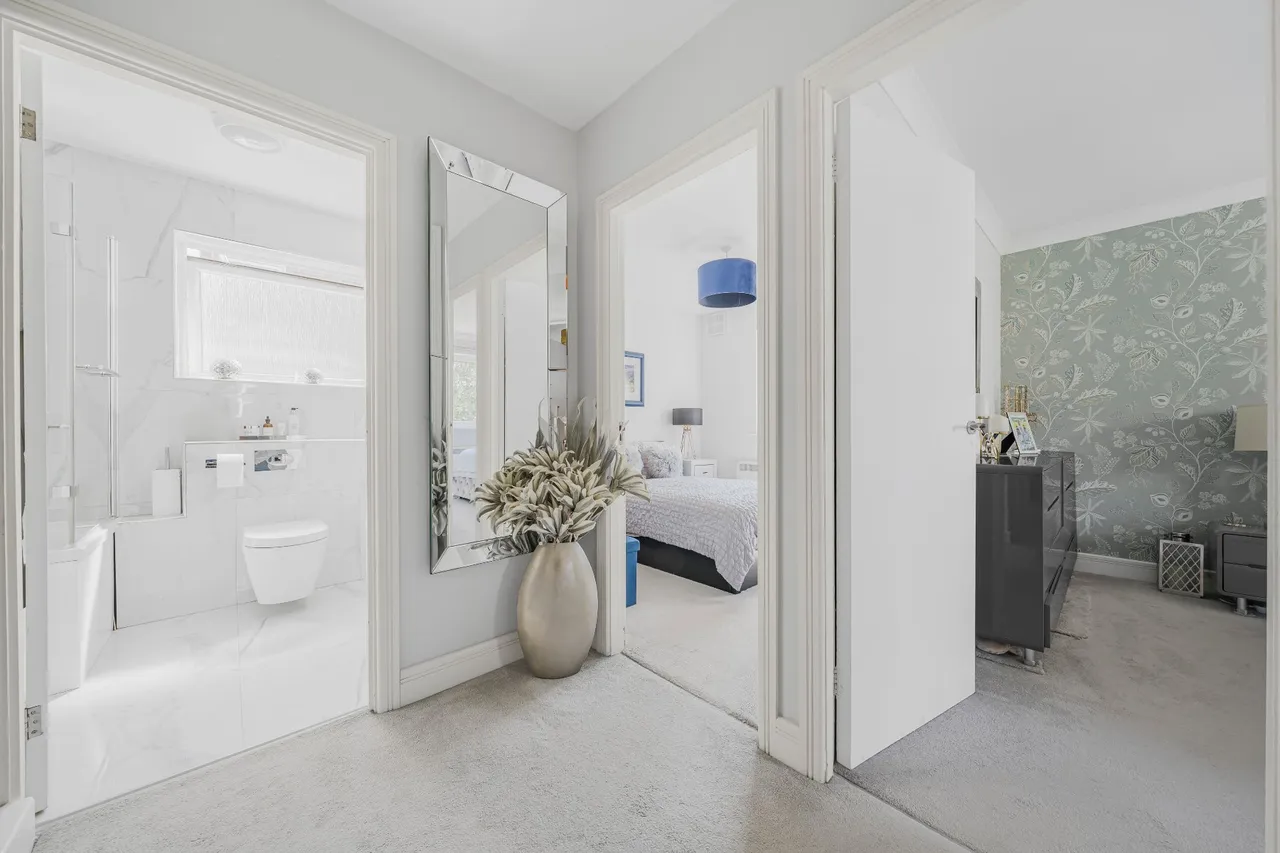 High Point, Weybridge, KT13, photo 6