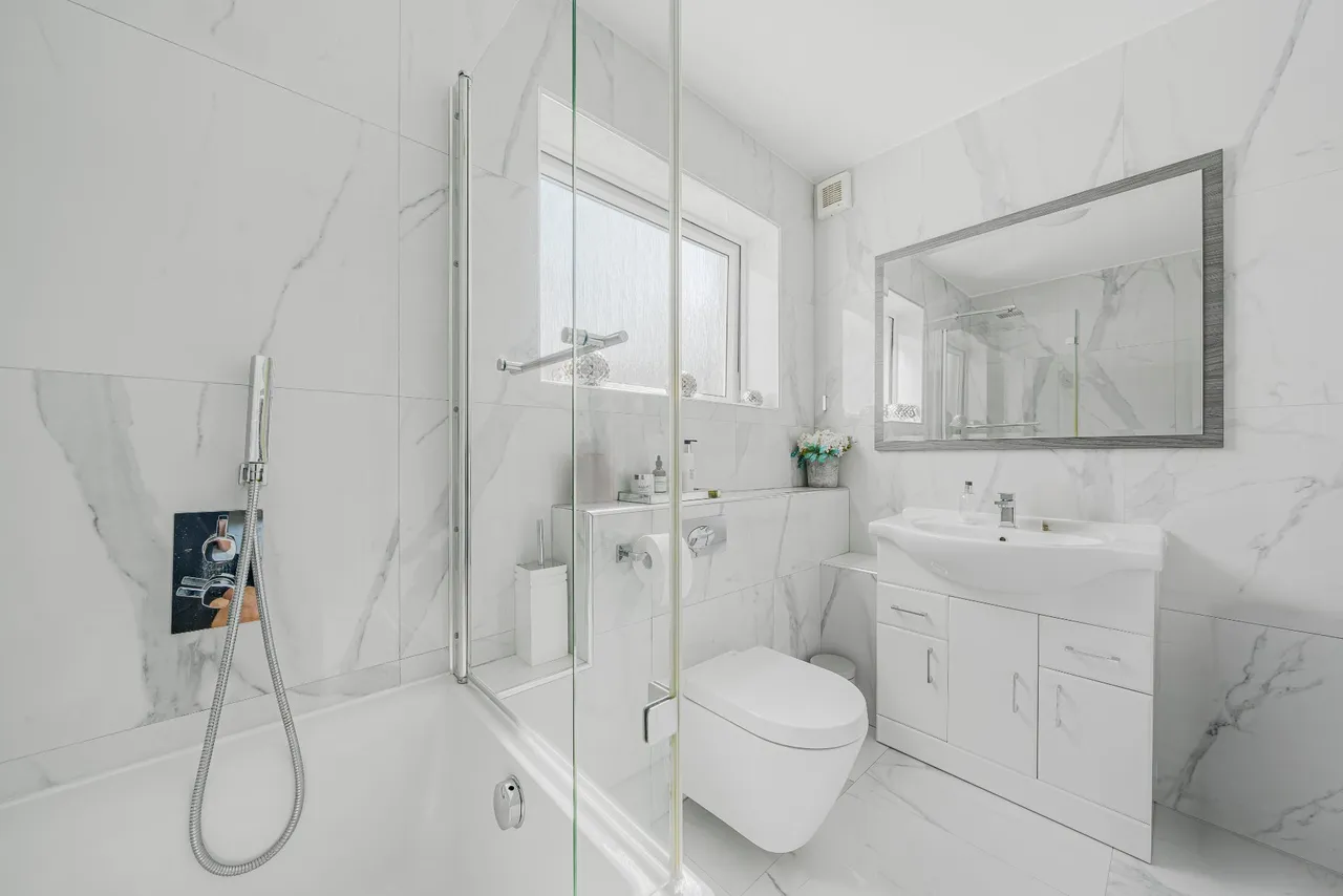 High Point, Weybridge, KT13, photo 8