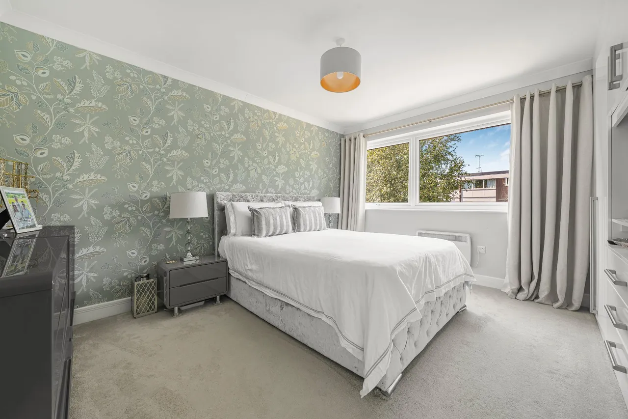 High Point, Weybridge, KT13, photo 7