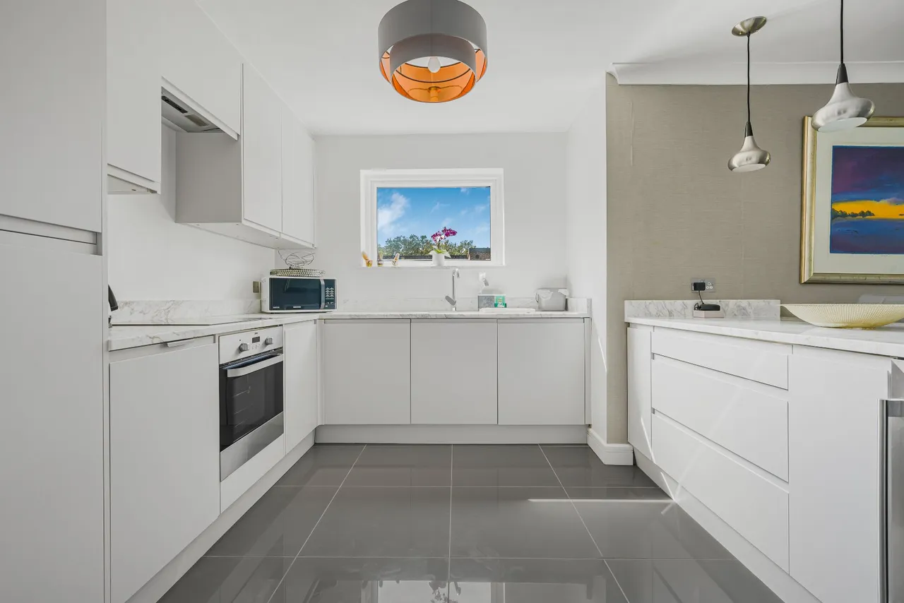 High Point, Weybridge, KT13, photo 5