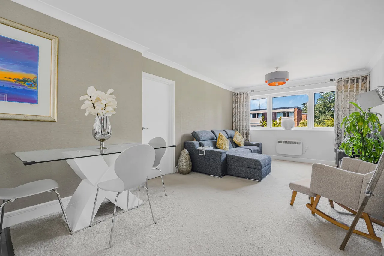 High Point, Weybridge, KT13, photo 12