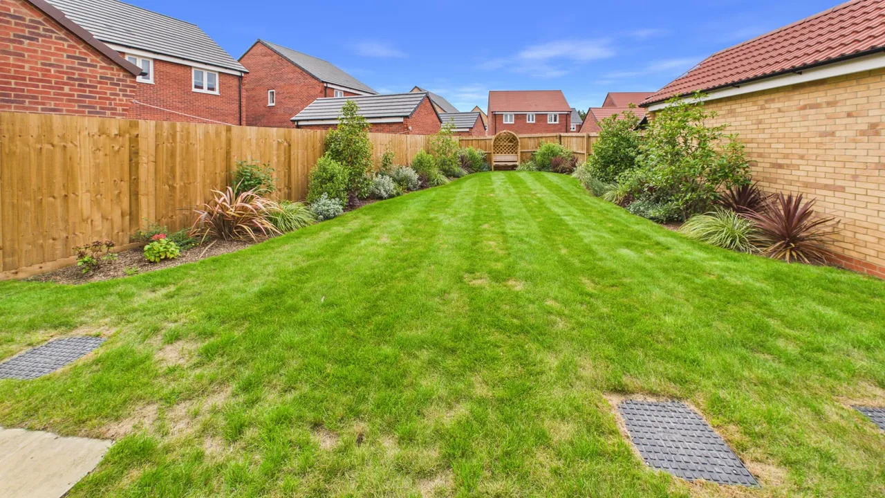 Beaufort Gardens, Market Deeping, PE6, photo 27