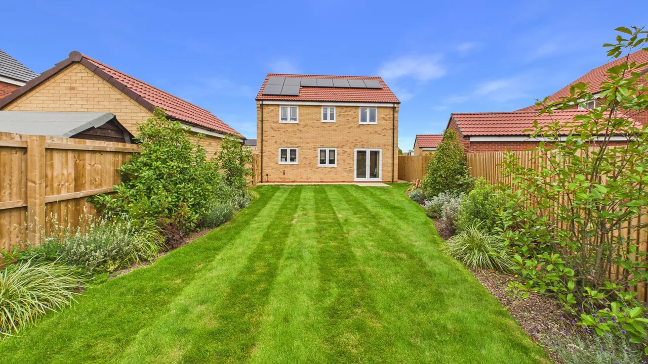 Beaufort Gardens, Market Deeping, PE6, photo 26