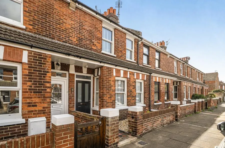 2 bed house for sale, Bexhill Road, Eastbourne, BN22