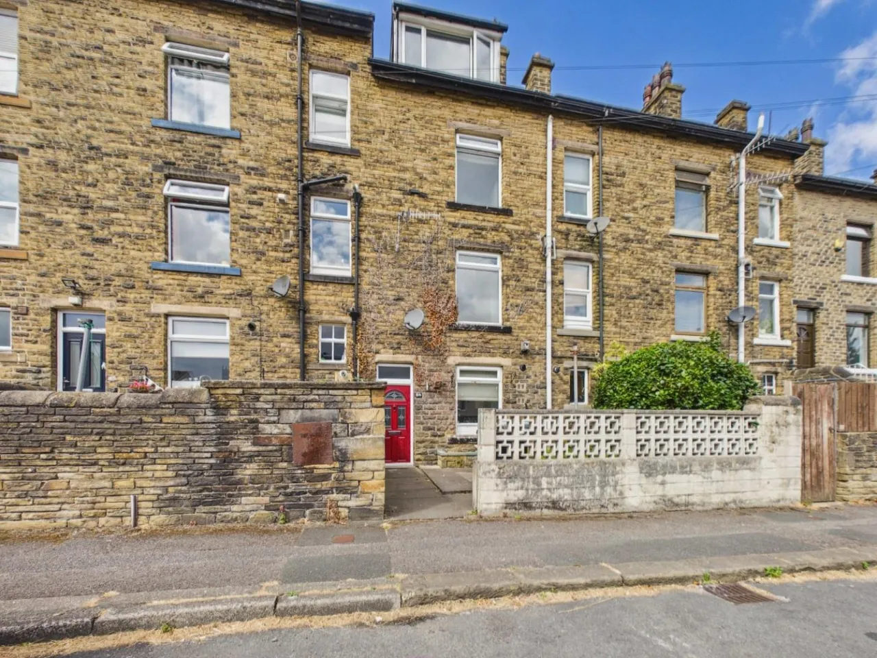 3 bed house for sale — Elliott Street, Shipley