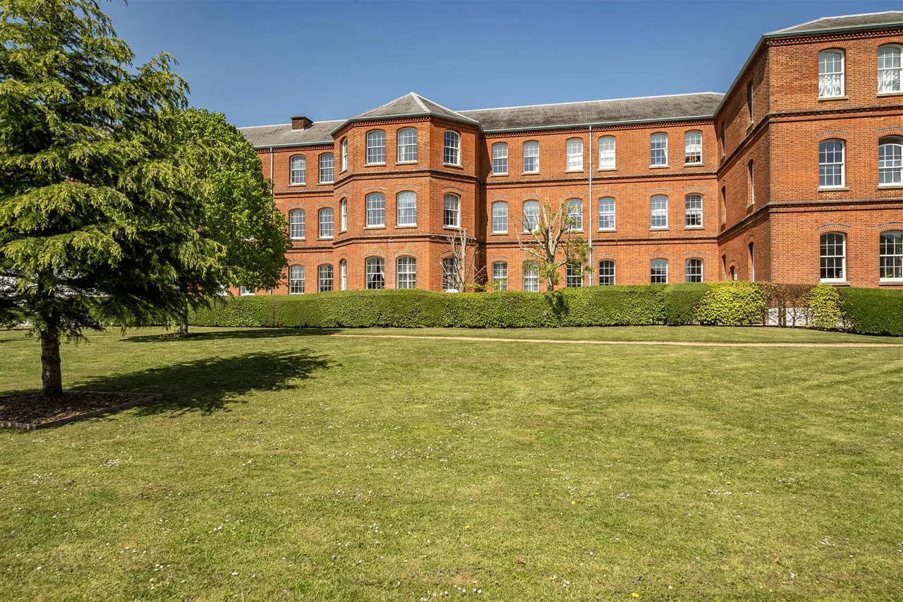 Boundary Walk, Knowle, Fareham, photo 16