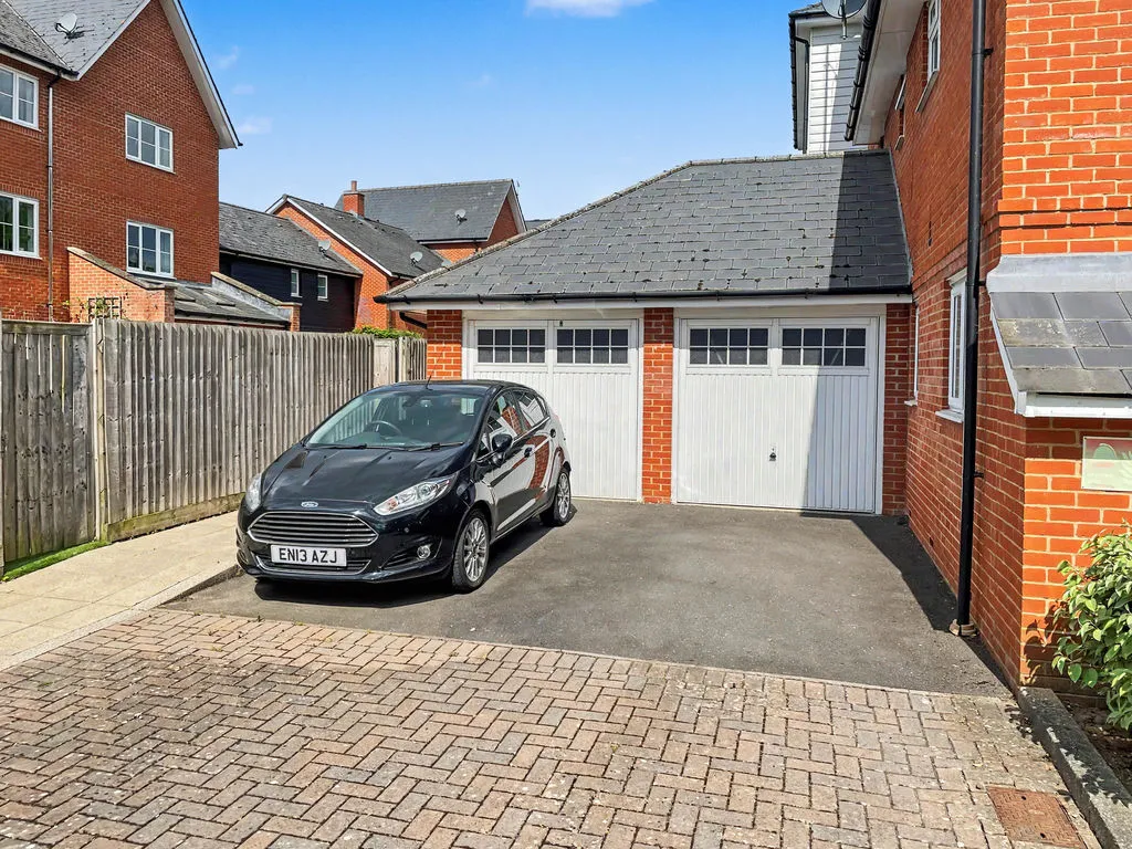 Chequers Avenue, High Wycombe HP11 1GP, photo 14