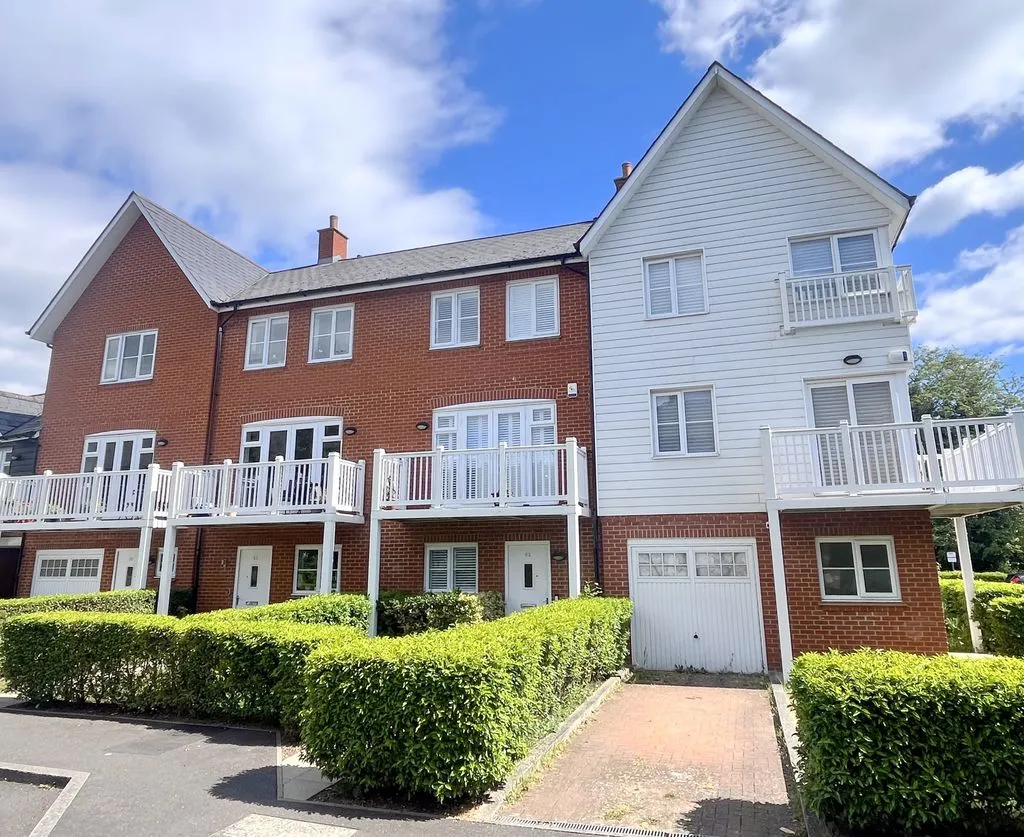 5 bed house for sale — Chequers Avenue, High Wycombe HP11 1GP