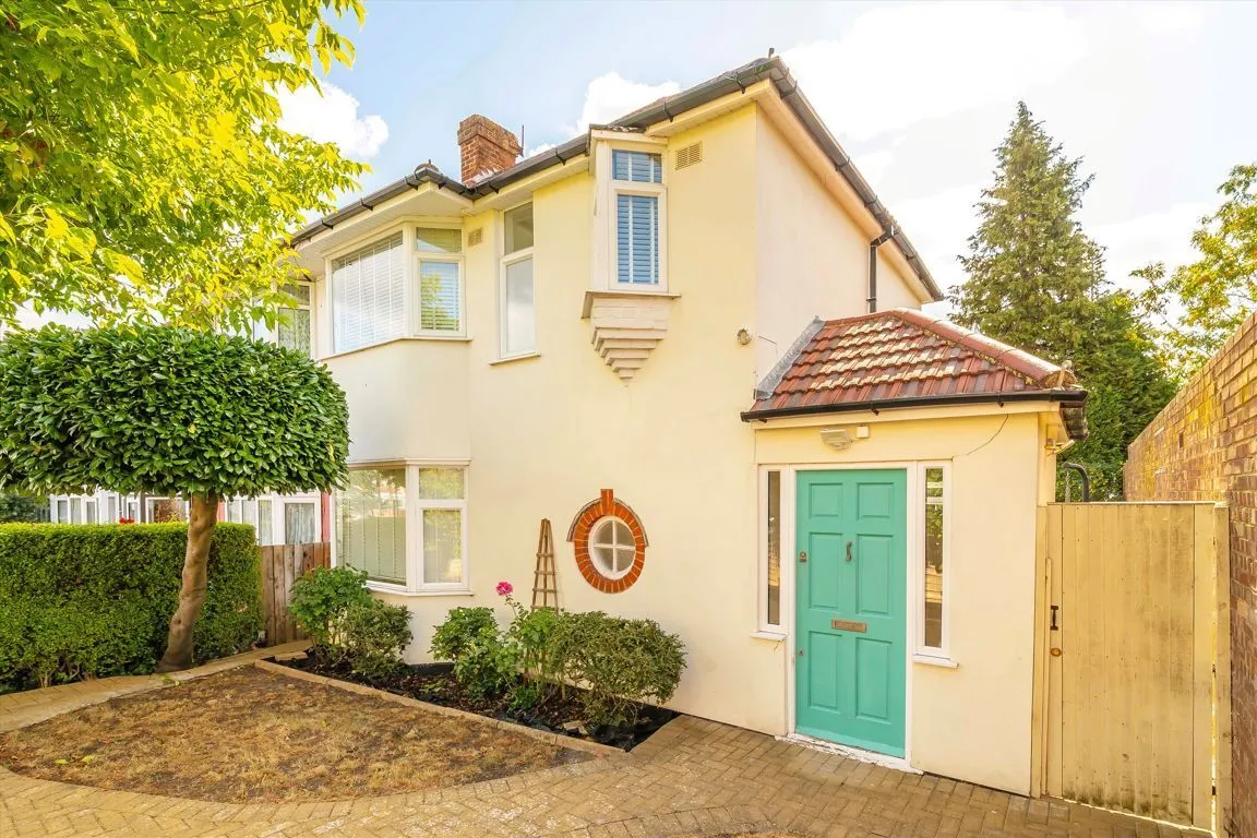 3 bed house to rent, The Grange, HA0