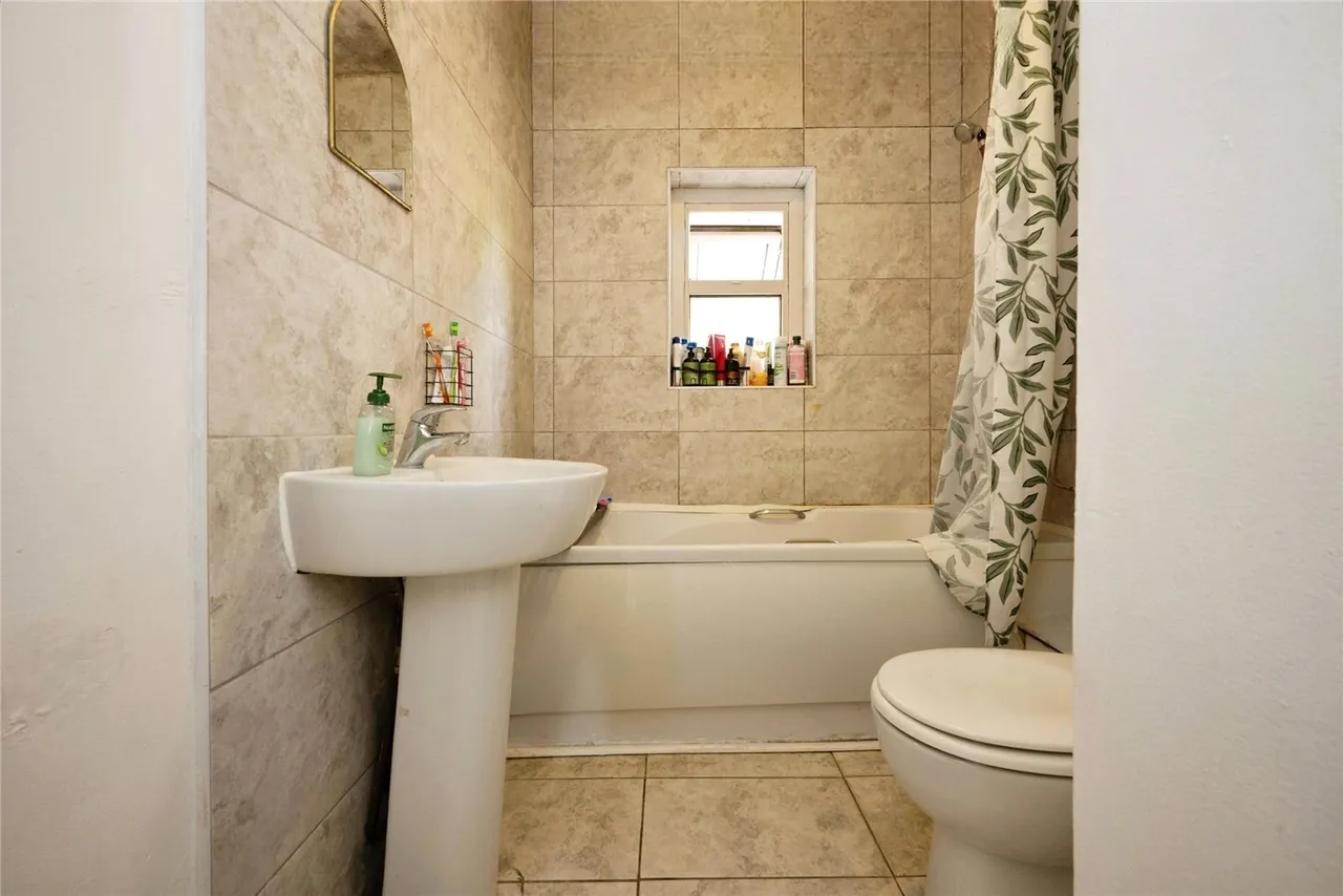 Brendon Avenue, Luton, Bedfordshire, LU2, photo 9