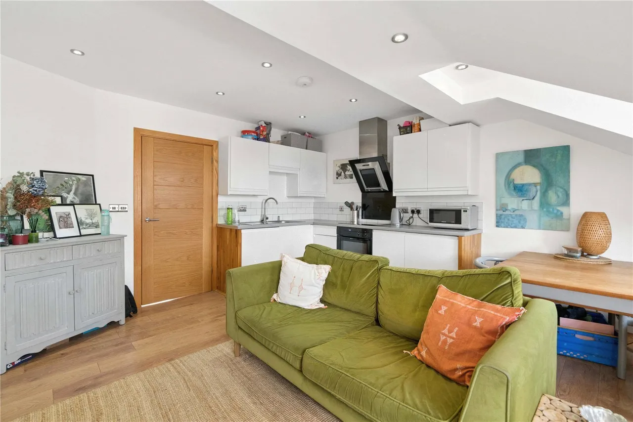 Crown Road, St Margarets, TW1, photo 2