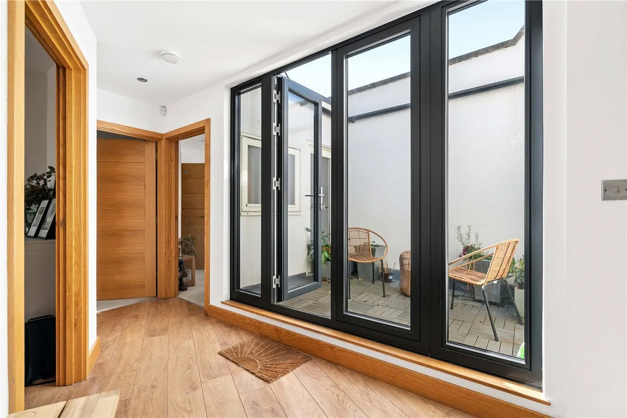 Crown Road, St Margarets, TW1, photo 3