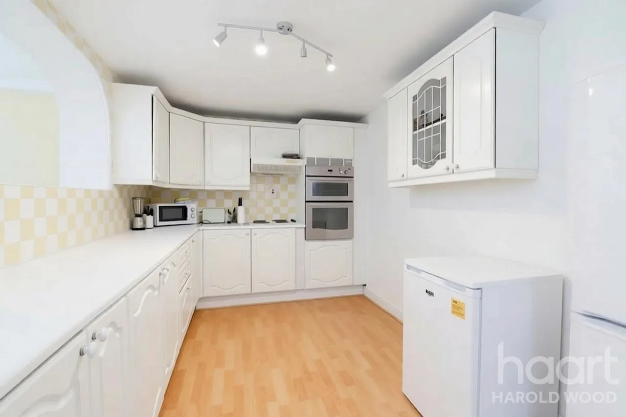 Wickford Drive, Harold Hill, RM3, photo 7