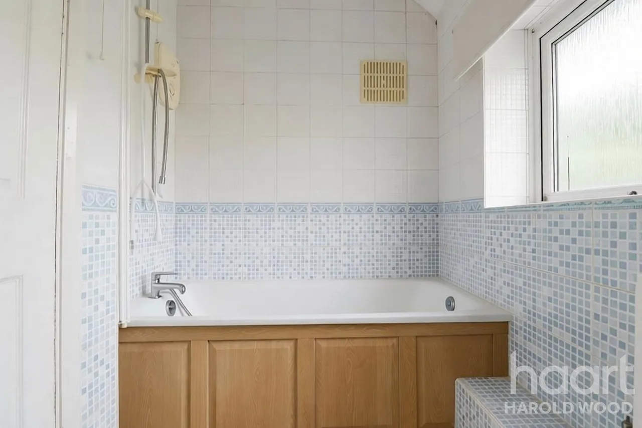 Wickford Drive, Harold Hill, RM3, photo 18