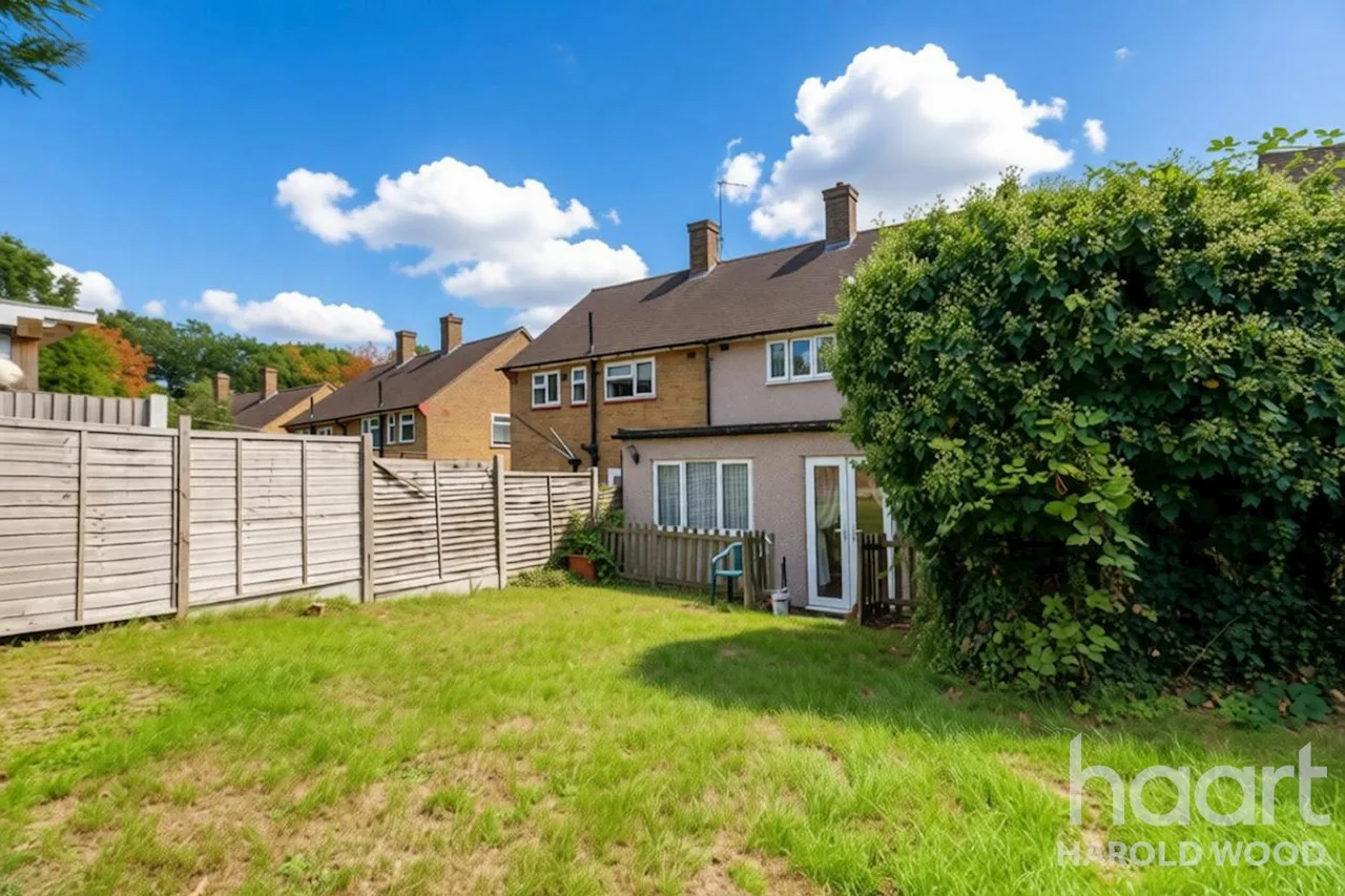 Wickford Drive, Harold Hill, RM3, photo 21
