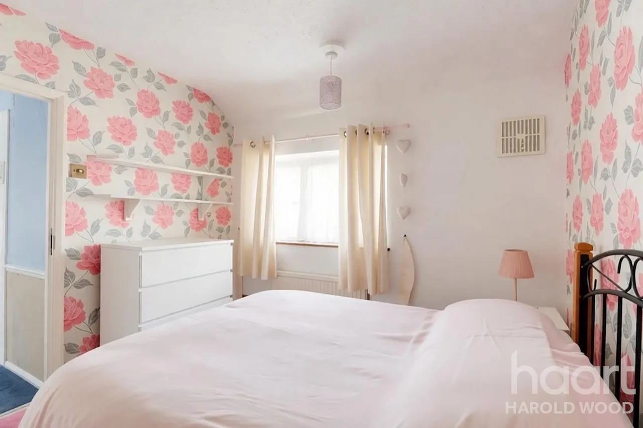 Wickford Drive, Harold Hill, RM3, photo 12