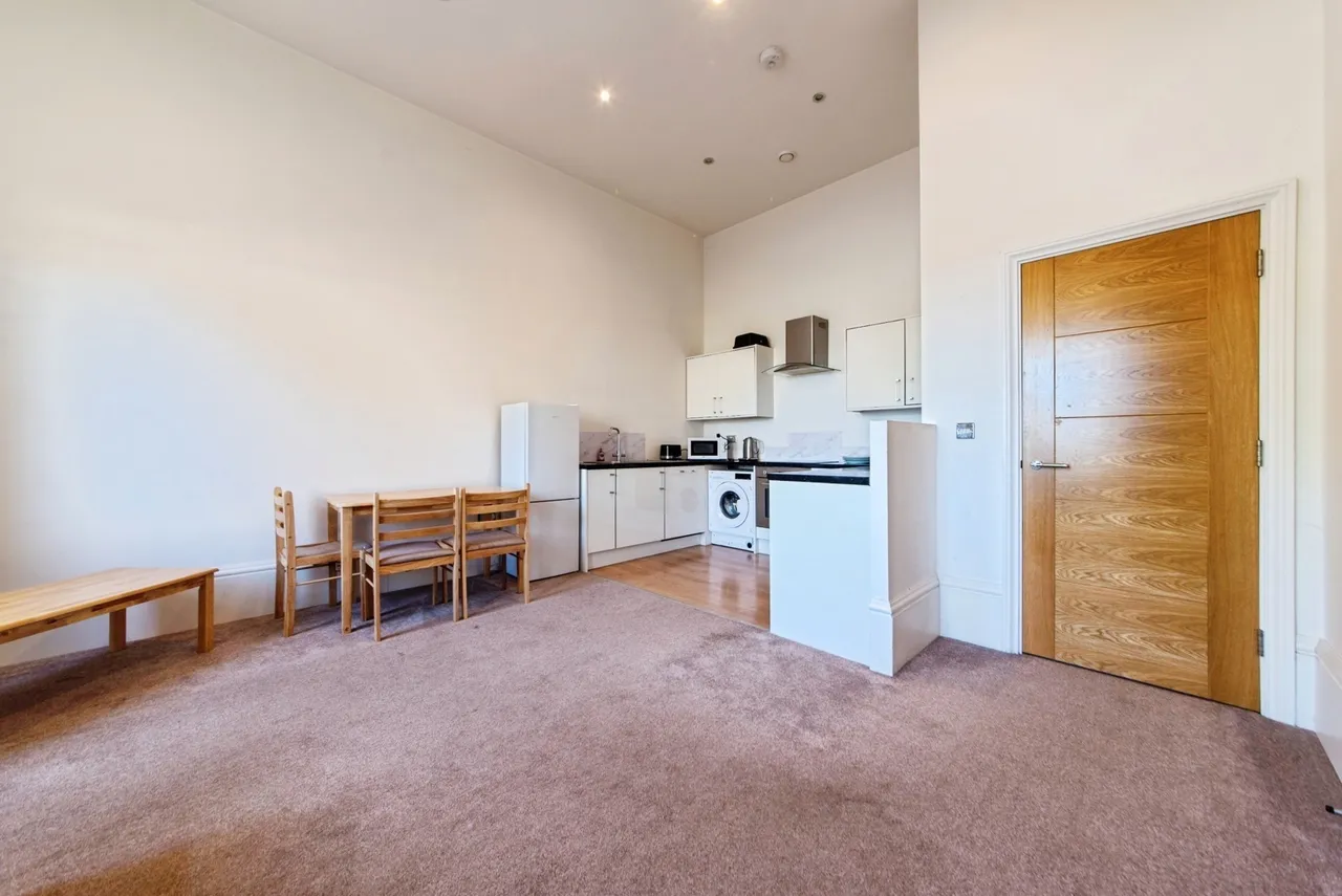 Caistor Drive, Bracebridge Heath, Lincoln, Lincolnshire, LN4, photo 4