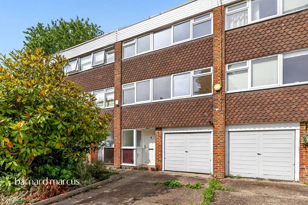 3 bed house to rent — Chichele Gardens, Croydon