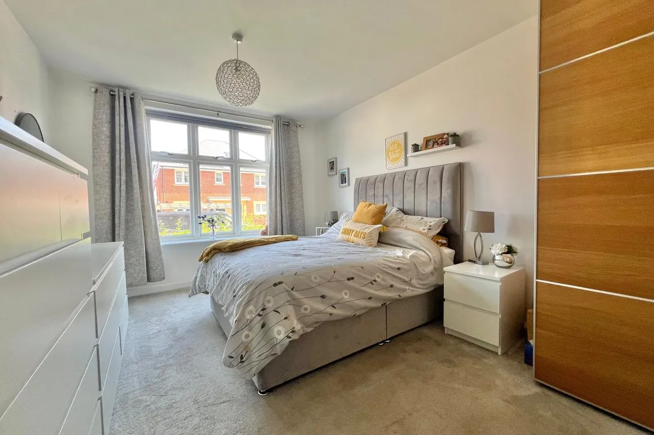 Montgomery Avenue, Wellesley, Aldershot, Hampshire, GU11 4AY, photo 3