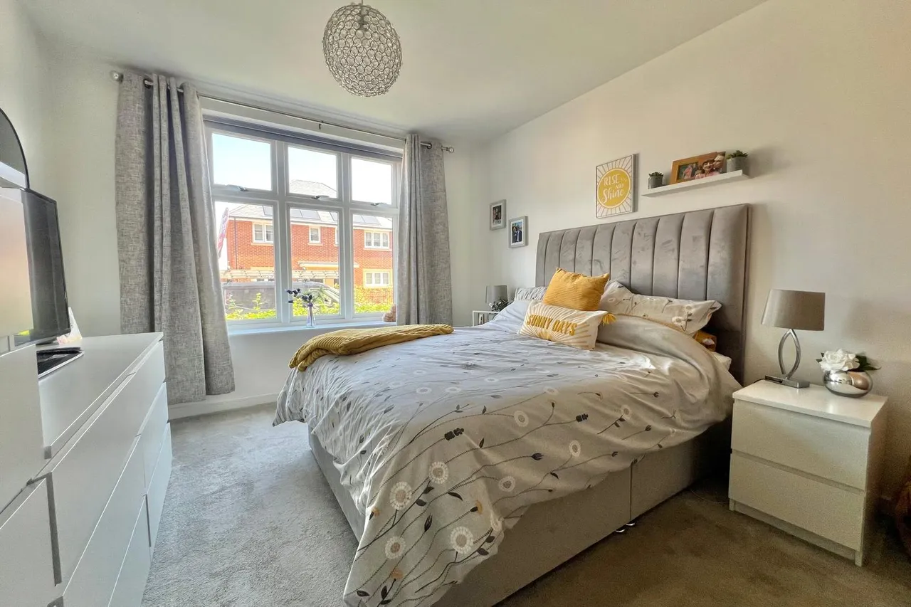 Montgomery Avenue, Wellesley, Aldershot, Hampshire, GU11 4AY, photo 16