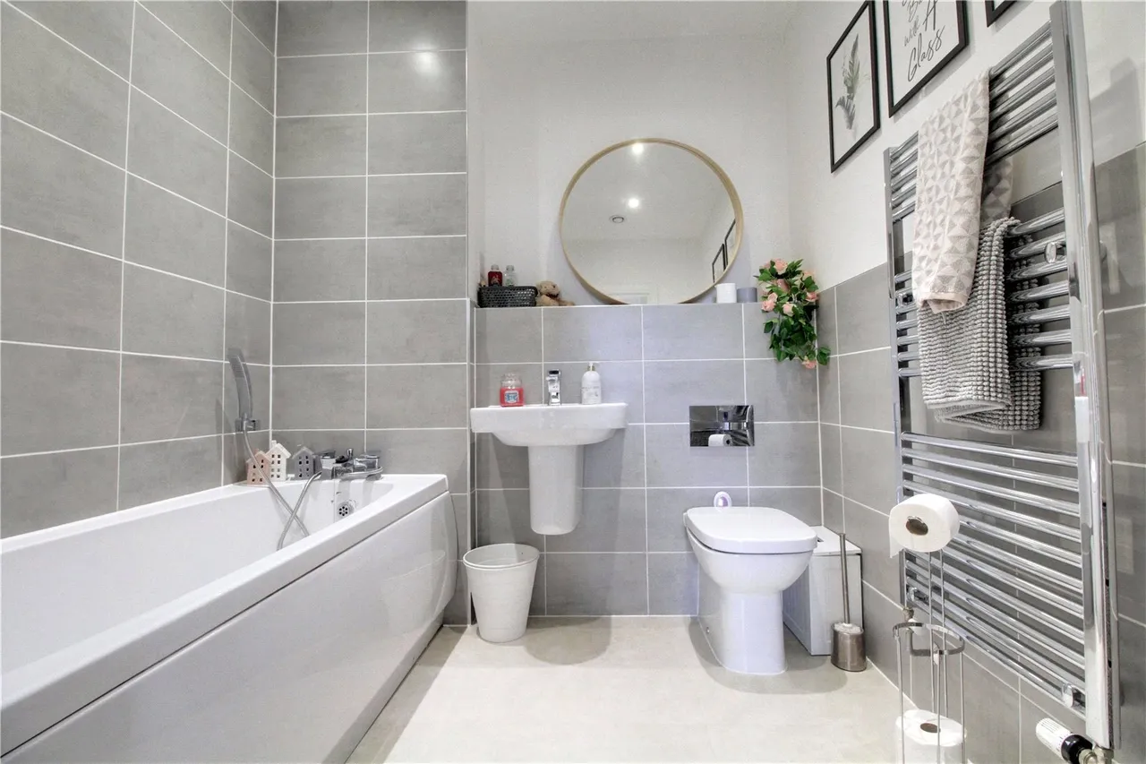 Montgomery Avenue, Wellesley, Aldershot, Hampshire, GU11 4AY, photo 4