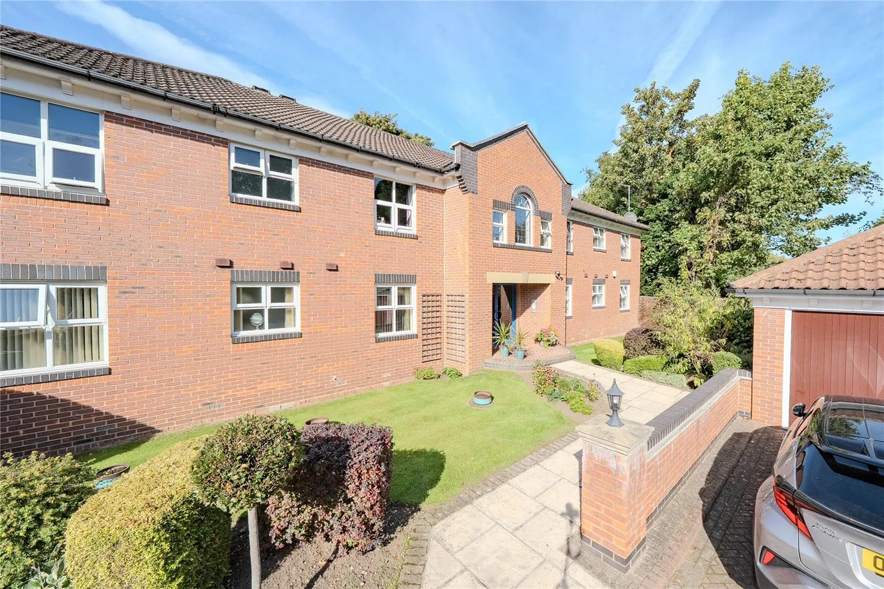 Harrogate Road, Leeds, LS17, photo 14