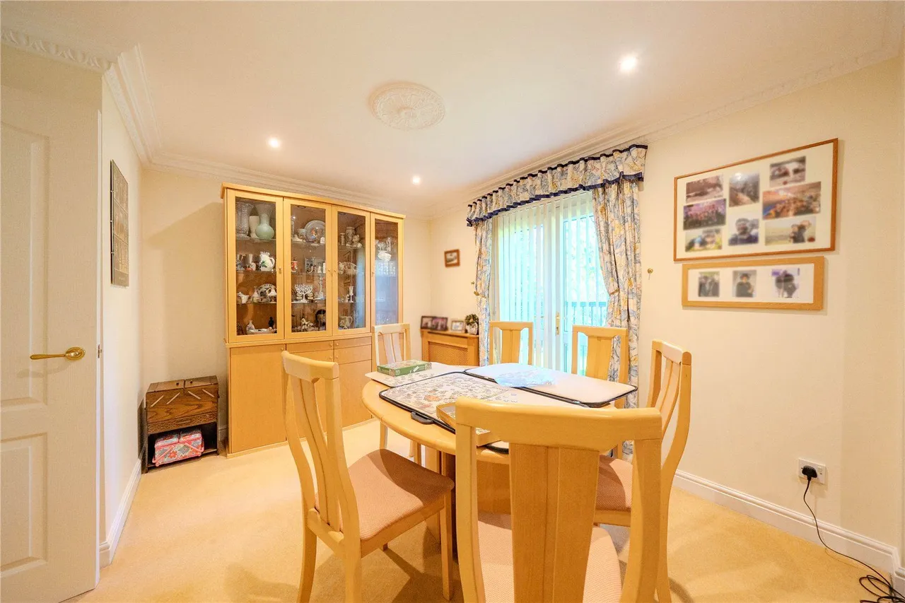 Harrogate Road, Leeds, LS17, photo 9