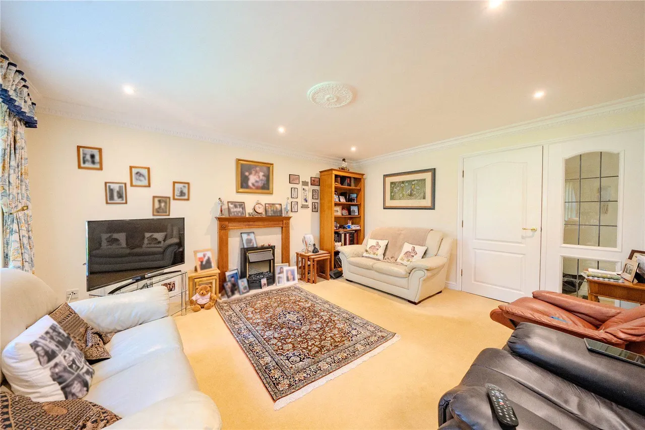 Harrogate Road, Leeds, LS17, photo 11