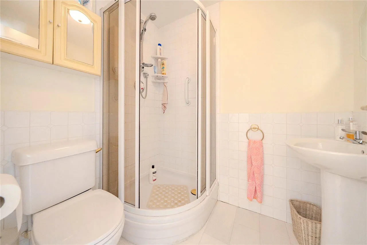 Harrogate Road, Leeds, LS17, photo 7